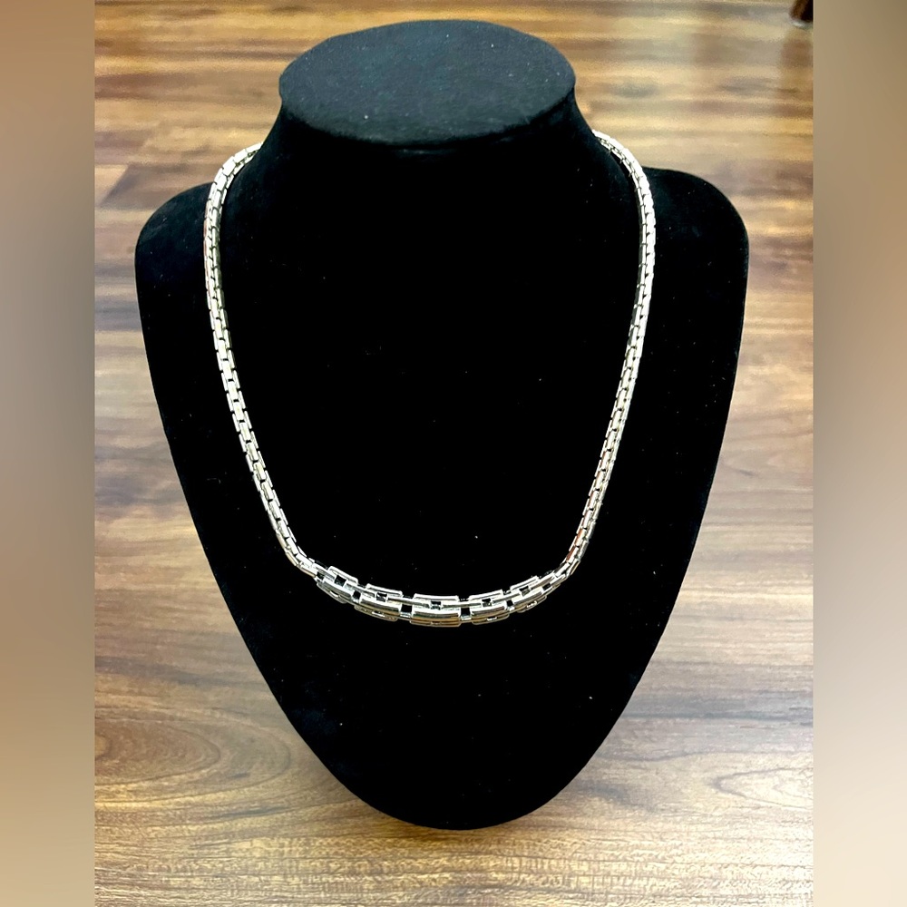 Silver Choker Necklace - Fabulous!
